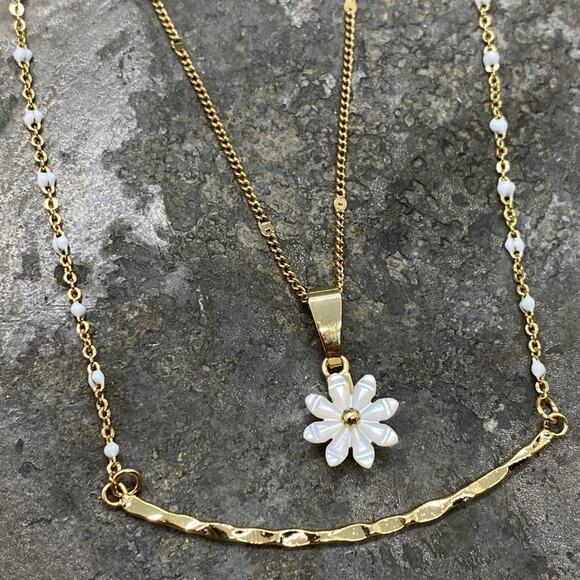 NEW FP x Luna Norte Flower Mother Of Pearl Necklace Set - Picture 6 of 10